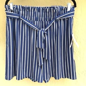 LULAROE Ella Shorts NWT Size Large Blue & White Stripes